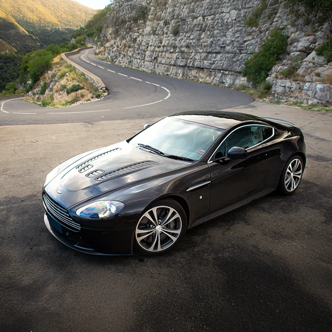 Aston Martin V12 Vantage
